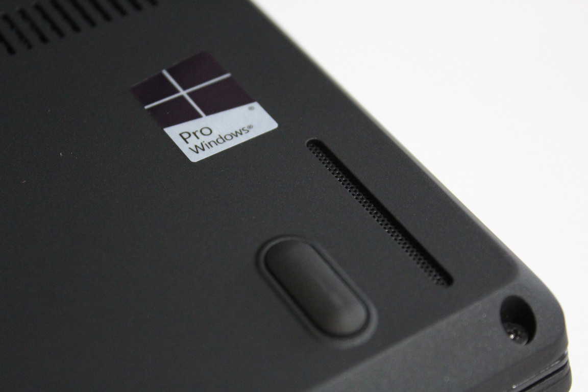 One of the speakers on the Lenovo ThinkPad t470