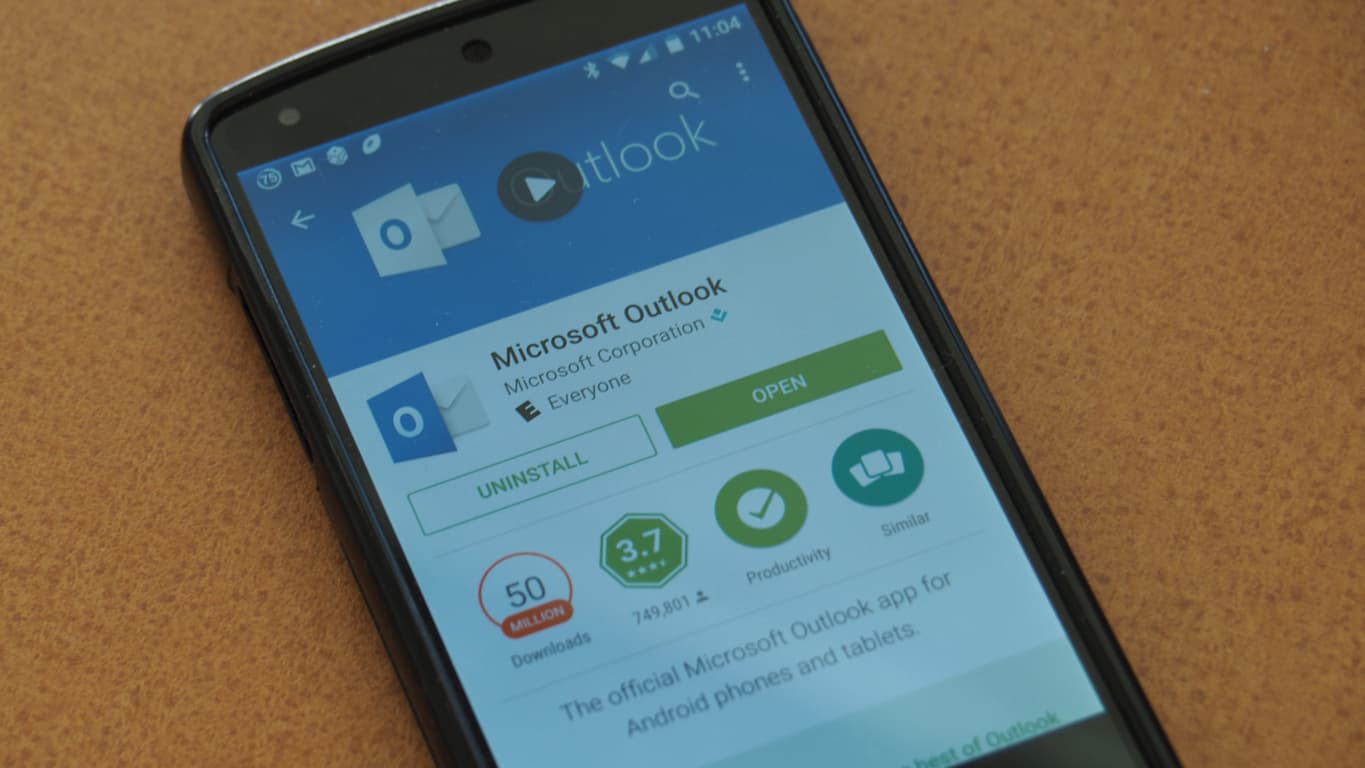 Microsoft Outlook Takes Aim At Google S Gmail And Hits The 100