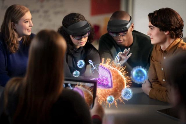HoloLens2 Education2 1000x667 1