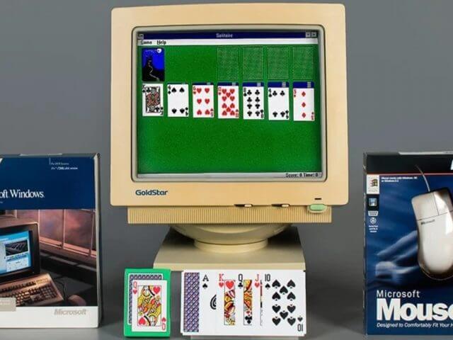 Windows Solitaire video game on an old Windows computer