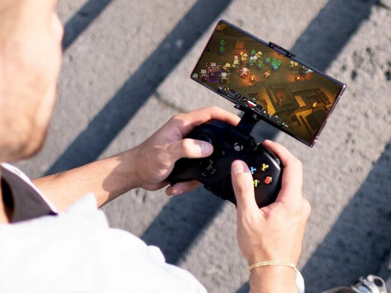 Xbox cloud gaming on Android smartphone.