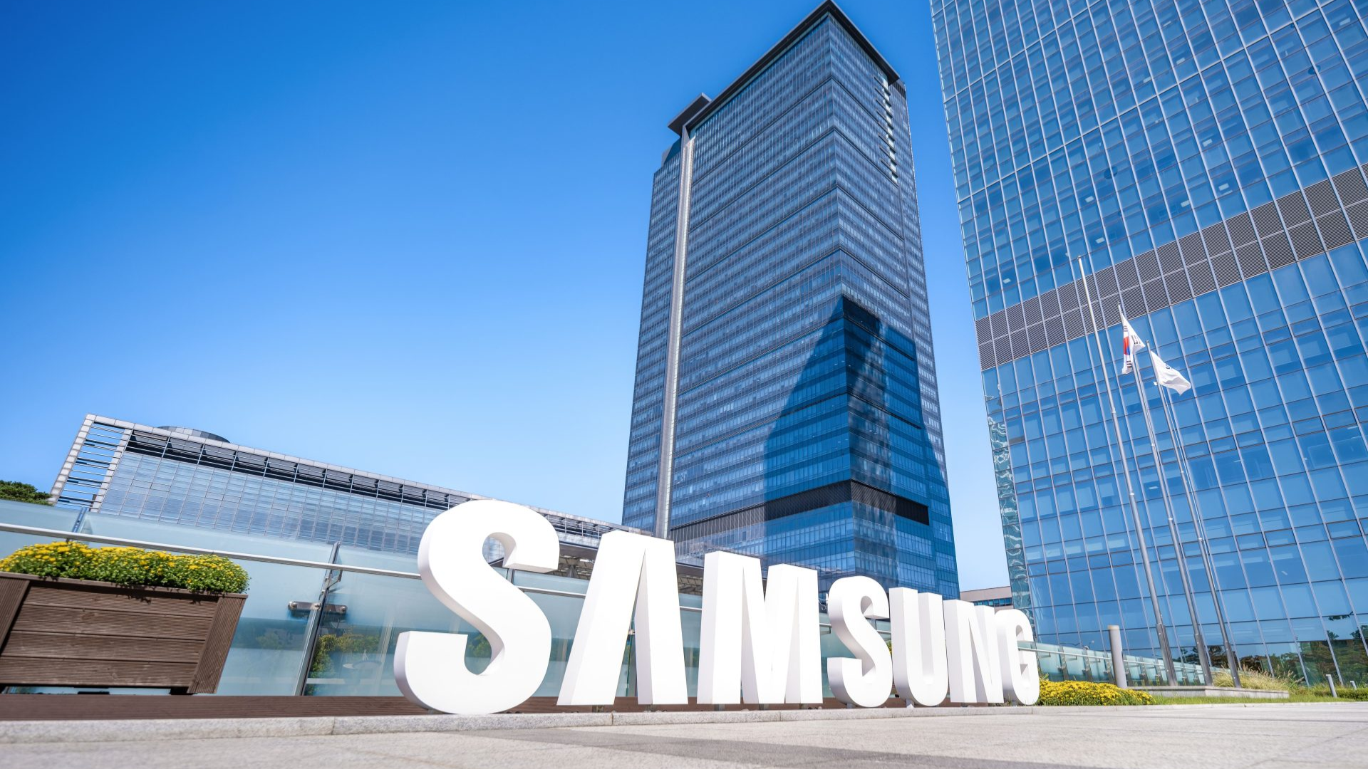 Samsung concerned about smartphone profits as chip prices surge